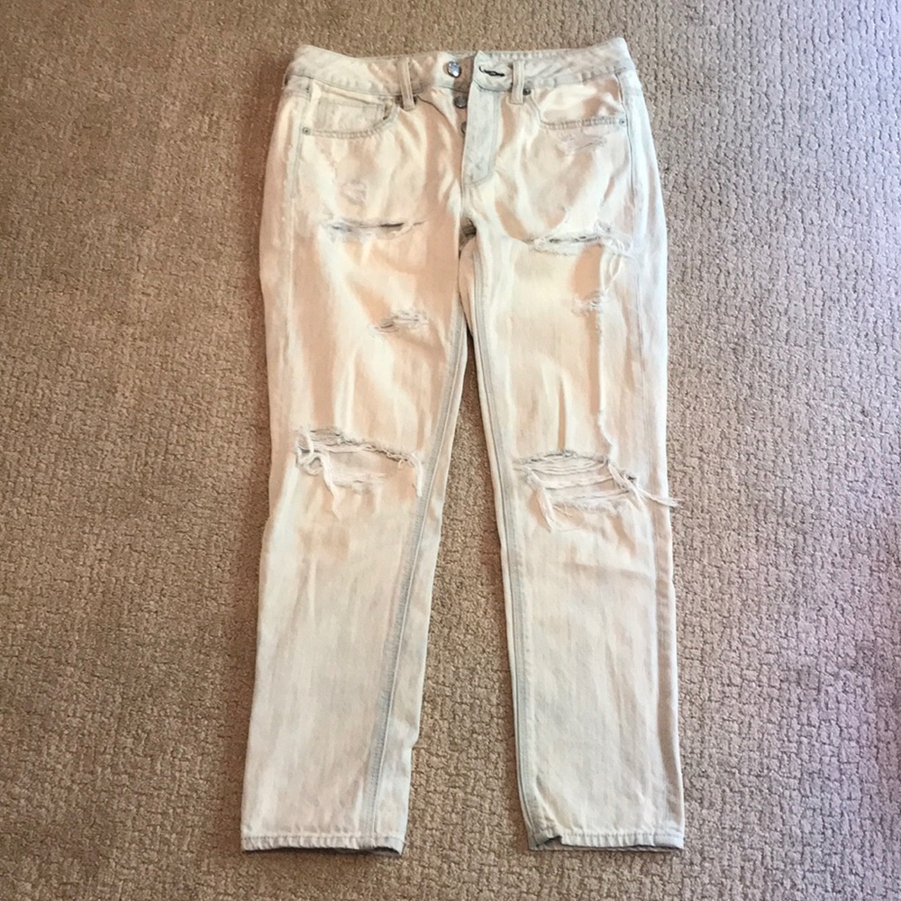 Lightwash American eagle jeans